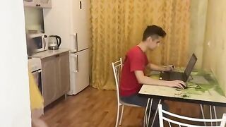 The computer broke down, so a friend came to help and fucked the girl
