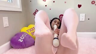 Violet Myers fucked herself on Valentine's Day with sensual passion