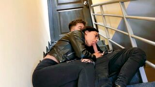 The hot couple fucked on the stairs of their apartment, it was very hot!