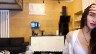 A hot MILF gets a shaking orgasm and a cumshot in her pussy