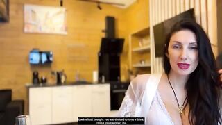 A hot MILF gets a shaking orgasm and a cumshot in her pussy