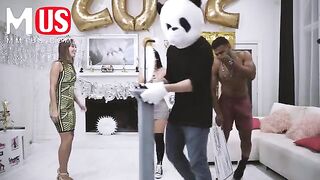 Violet Myers won a steamy prize after playing Jerkaoke with Troy Francisco