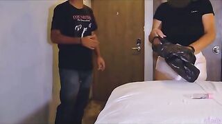 I ordered a delivery and the guy gave me his cock, the juice was hot