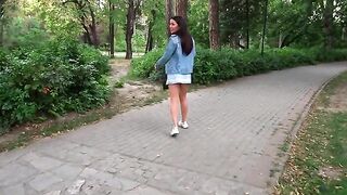 A hot brunette makes a quick blowjob in the park and swallows the cum