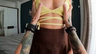 The beauty makes a stunning blowjob and receives a juicy cumshot