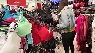 Shopping in ChihuahuaSU ended with intense action in a gallery toilet