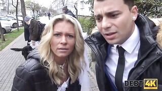 The collector fucked a blonde in front of her new husband