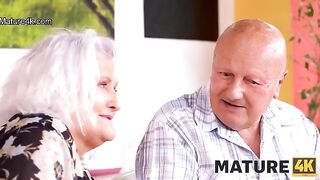 A guy fucked a mature woman on the table in front of her husband