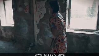 The guy called the stranger and invited her to fuck in an abandoned house