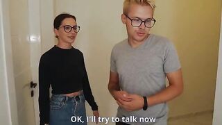 The realtor fucked the girl in front of her husband for a discount