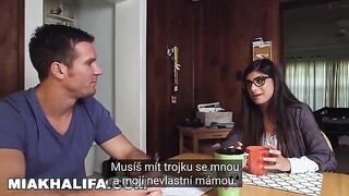 Můj přítel mi nedovolí mít trojku, takže jsem se súdal s dvěma velky mačemi