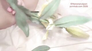 Bukkake with a girl who has flowers in her ass and is naked from Sekis