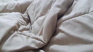 I share bed with a round ass stepmom who fucks me hard