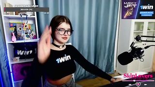 During a stream, I got a girl's hole for 100 bucks