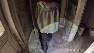 Exploring the abandoned house from 1872 in hardcore action