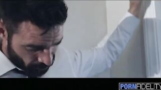 Perfect housewife Anna Bell Peaks gets a messy blowjob