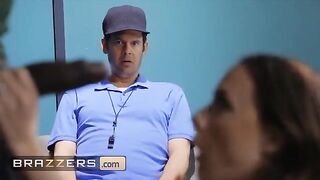 The coach uses Chanel Preston’s pussy to prepare Davin King for the match