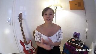 4 beauties have an intense lesbian 4way with squirting