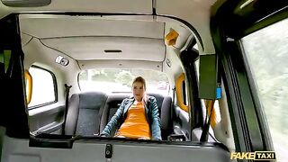 A sexy passenger with a wet pussy squirts on the taxi driver’s cock