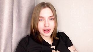 A girl with a juicy ass masturbates at home and reaches an intense climax