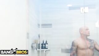 Mia Malkova ambushed her stepbrother, showcasing her iconic PAWG ass