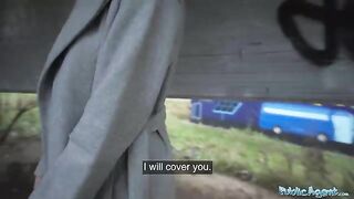 A pick up guy fucked pretty Russian babe outdoors