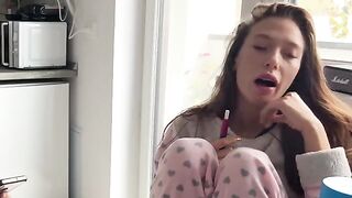 An amateur couple has a sex adventure while traveling