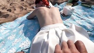 A couple has sex on the public beach, just like in the old days