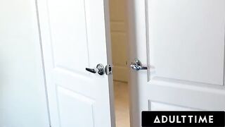 Hot MILF Voyeur Alexis Fawx Seduces Teen Carter Cruise