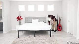 The moving man gets fucked by busty MILF Jordan Maxx
