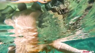 Babe JessiJek has anal sex right on the beach
