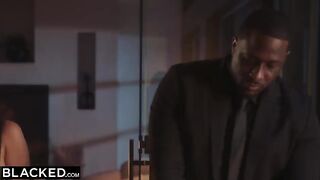 Daddy’s away, Jennie’s looking for BBC in a hardcore interracial scene