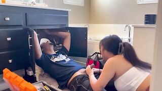 Asian beauty pays for repair with her mouth