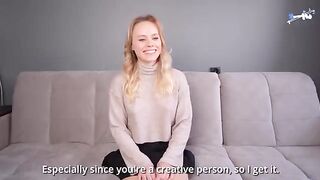 Blonde with a big ass gets her pussy fucked on cam