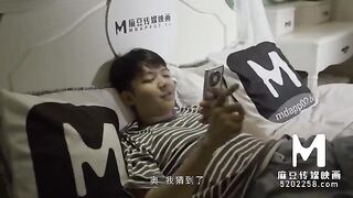 A Chinese college student's sexual exploits are showcased in this steamy video
