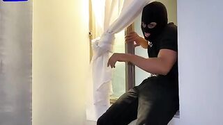 The burglar broke into the house of a Colombian milf and they had sex