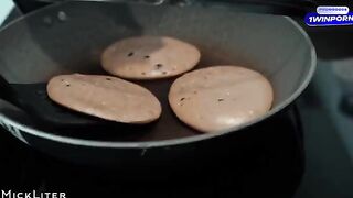 A beautiful girl loves to eat pancakes and cock in the morning