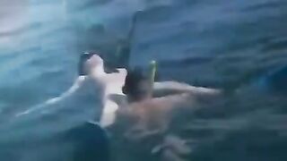 Aqualangists fuck at the depths of the ocean, it's hot!