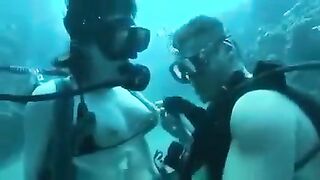 Aqualangists fuck at the depths of the ocean, it's hot!