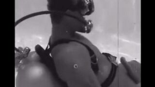 During the diving, she made an aqualangist a blowjob. A stunning performer!