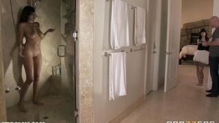 Babe didn’t expect Johnny Sins to fuck her so hard in the bedroom