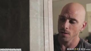 Babe didn’t expect Johnny Sins to fuck her so hard in the bedroom