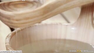 A man offered a woman to fuck in the sauna, and she agreed