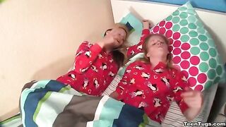 Two sisters gave a blowjob to the guy’s penis