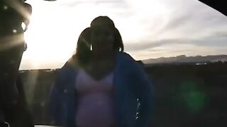The fat woman doesn’t mind giving everything to show her vagina