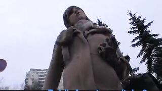 A street girl agreed to fuck for money with a stranger