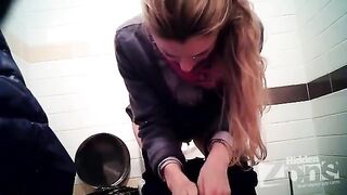 A girl pees in the shop and notices a camera - scandal!