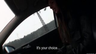 A cunning taxi driver forced a passenger to do a blowjob in the car