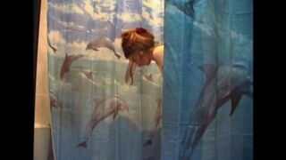The guy secretly shoots his naked wife in the bathroom