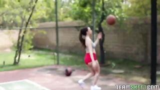 A cute girl gave the basketball player a special gift in 2020